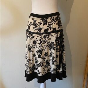 Vintage made USA Skirt Small Black white Floral Print Fit Flare Y2K 90s midi